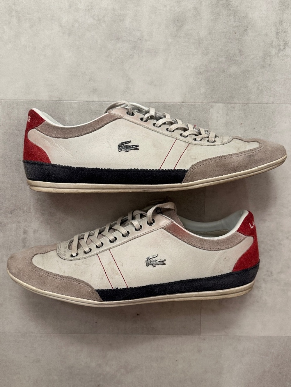 Men's Lacoste Misano 15 LCR soccer style sneaker off white/blue/red US SZ 10